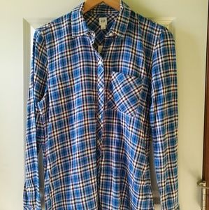 GAP button down top